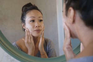 Get A Glowing Skin With Exfoliant Serum