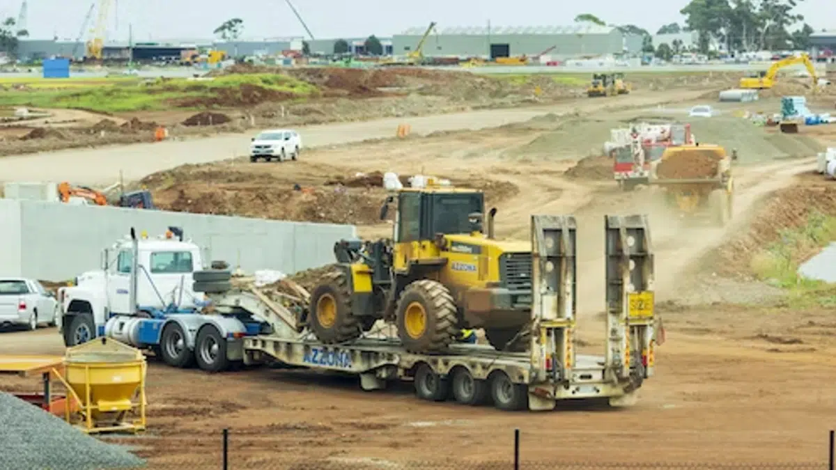 5 Factors that Help You Decide Whether to Rent or Buy Heavy Machinery