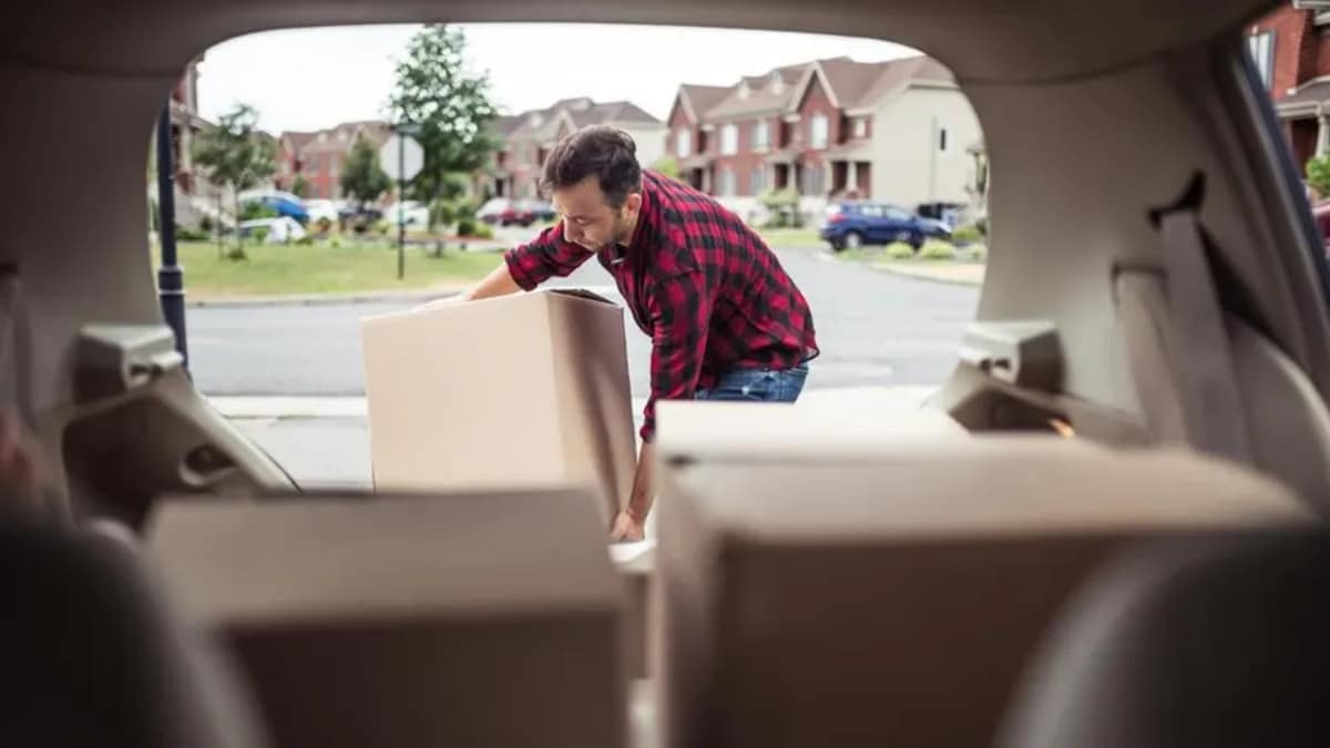 Essential Items to Have in Your Car When Moving