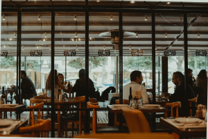 Modern restaurant phone system utilizing AI technology for efficient call management